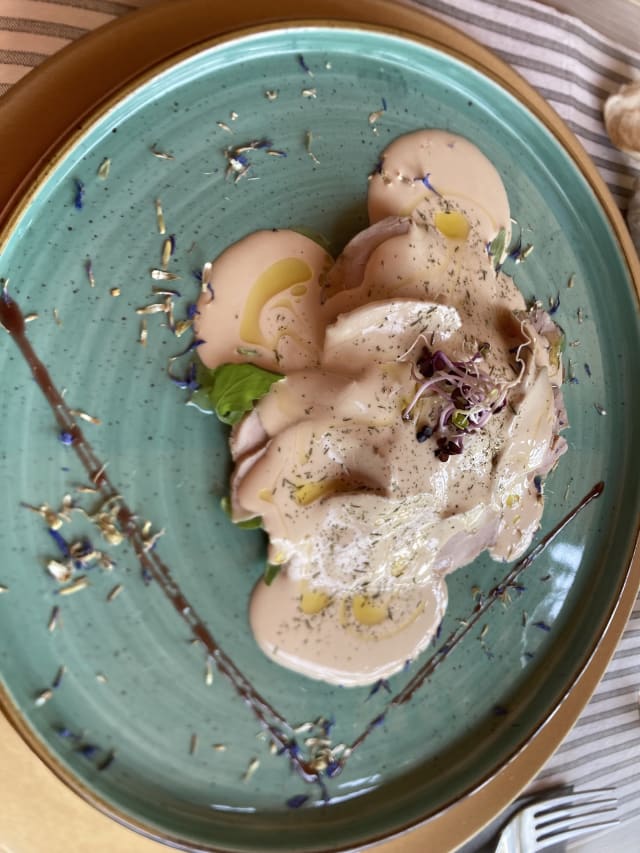 Maialino Tonnato alla piemontese e bagnetto verde - Hostaria 3 Tigli