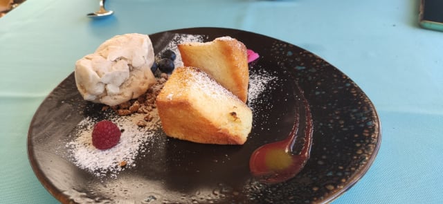 "Torrija" de caramel amb gelat de canyella - Sotavent, Tossa De Mar