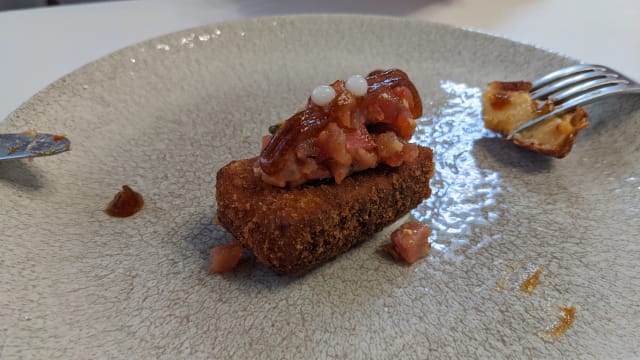 Nuestras croquetas: de kinchi coreano con tartare de atún - El Barrio de San Roque Cartagena