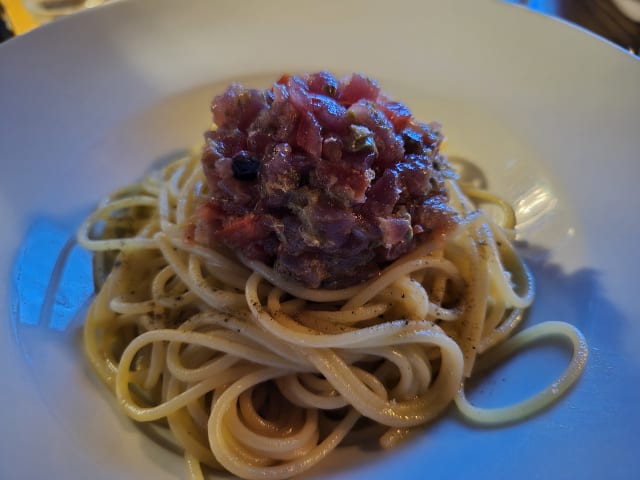 Spaghetti aglio olio peperoncino e tonno crudo - Ristorante il Posto