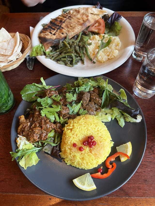 Boeuf et agneau persillés aux petits oignons - Savannah Café, Paris