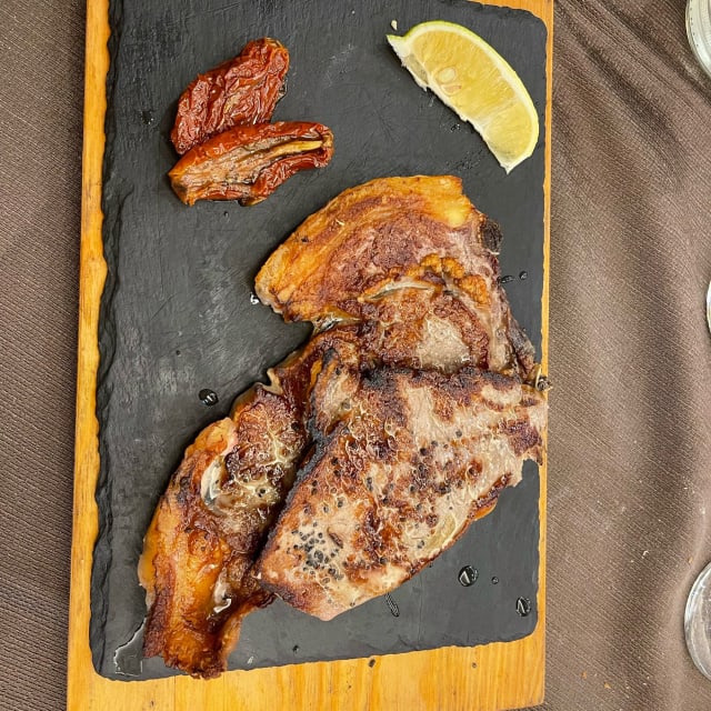 Bistecca di vitello al sale nero con pomodori secchi di Andria - Ristorante Hotel Fini, San Giovanni Rotondo