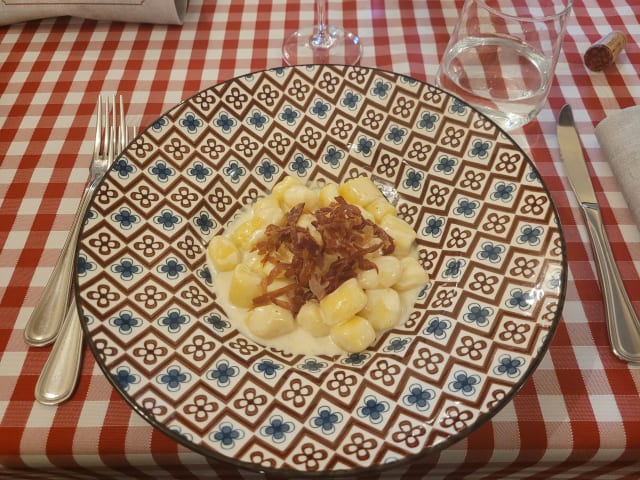 Gnocchi  di patate con fonduta di Parmigiano Reggiano e Culatello croccante - Locanda del Culatello