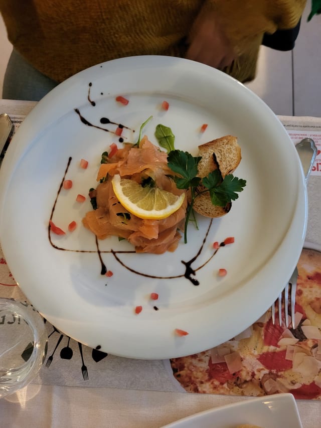 Carpaccio Di Salmone Affumicato Norvegese E Rucola - Paradise