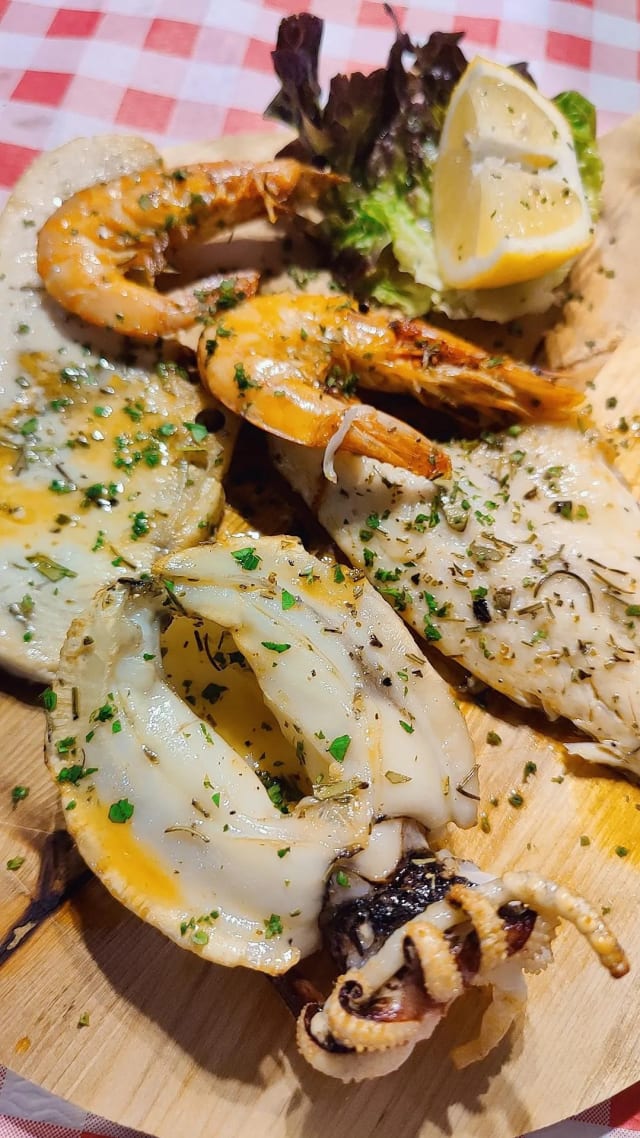 Grigliata mista di pesce  - Osteria al Vicolo dell’amore