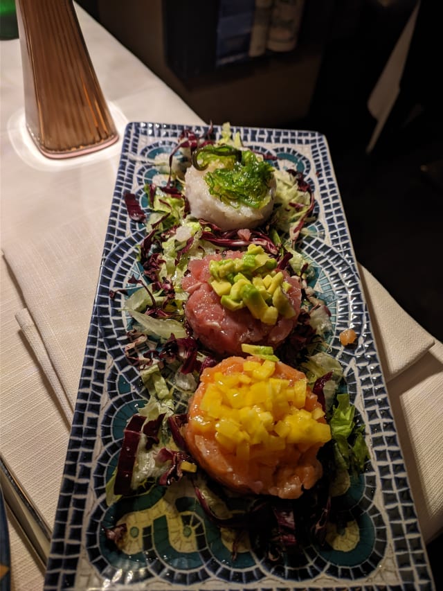 Tris di tartar con tonno, branzino e salmone  - Opera, Bari