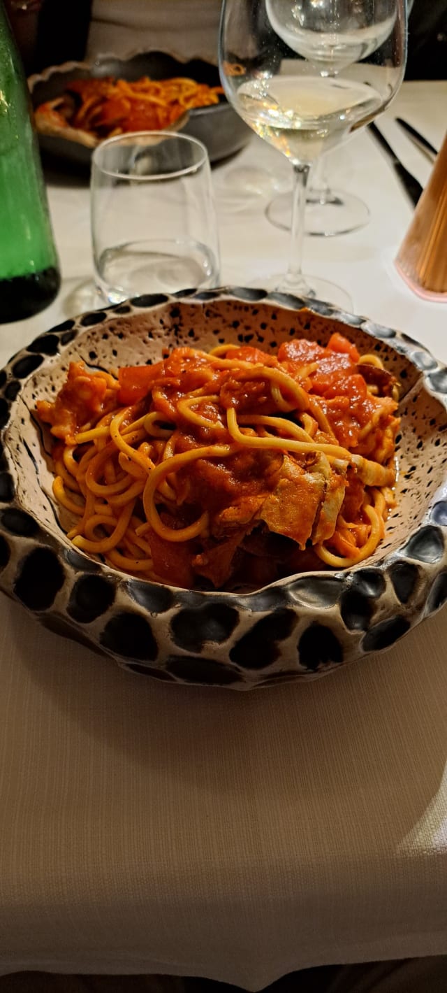 Spaghetto alla chitarra con granchio di scoglio e ciliegino - Opera, Bari