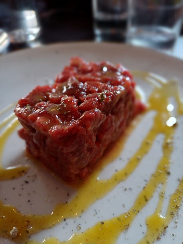 Scottona, pomodorini secchi e cipolla rossa  - Ripasso Vin Bistrot, Rome