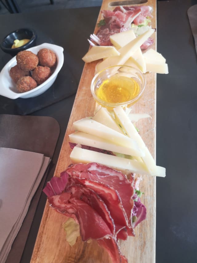 Tagliere Di Salumi E Formaggi  - Ripasso Vin Bistrot, Rome