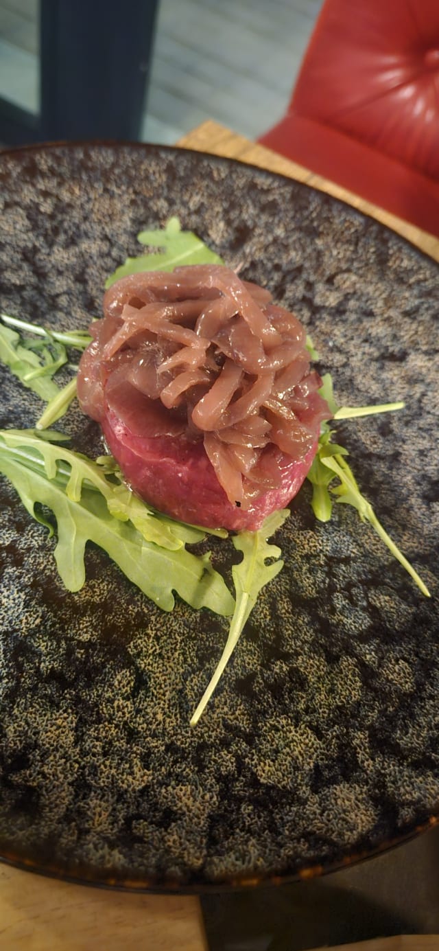 Tartare con marmellata di cipolle rosse - 180 Gradi Steak Selection Roma