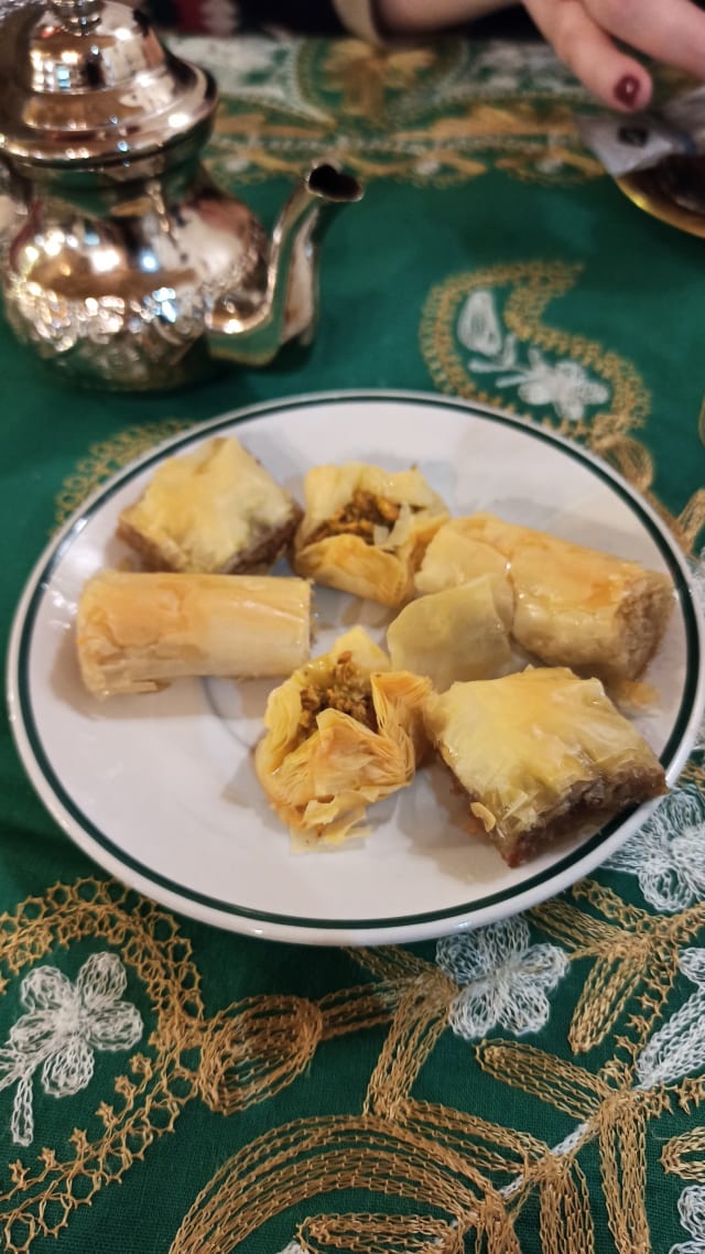 Baklawa (hojaldre con pistachos ,nueces ,almendras, y miel) - Aladino, Madrid