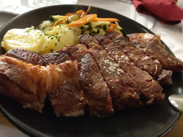 Chuletón de Ternera (precio para 2 personas) - Hosteria de las Monjas