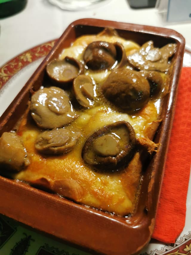 Scamorza alla piastra ai funghi porcini - Ristorante Viecce A Trova, Fiuggi