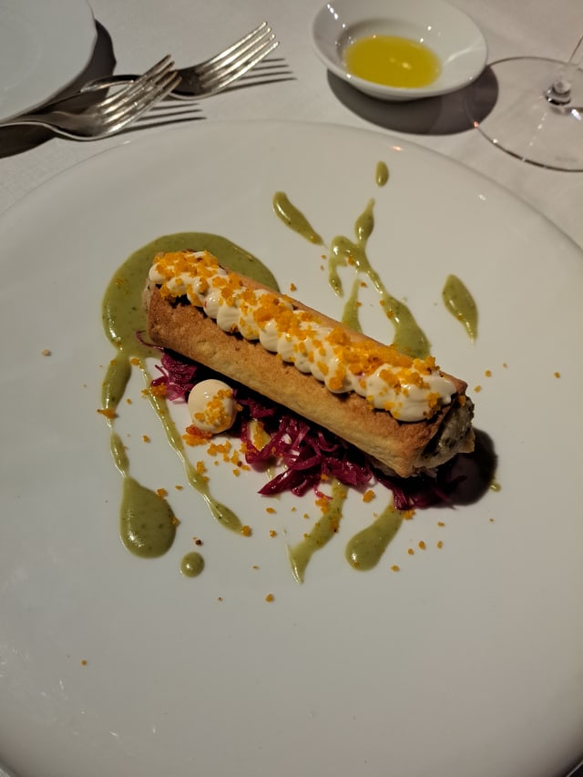 Cannolo di baccalà, cavolo viola marinato, uovo e maionese piccante - Antica Moka, Modena