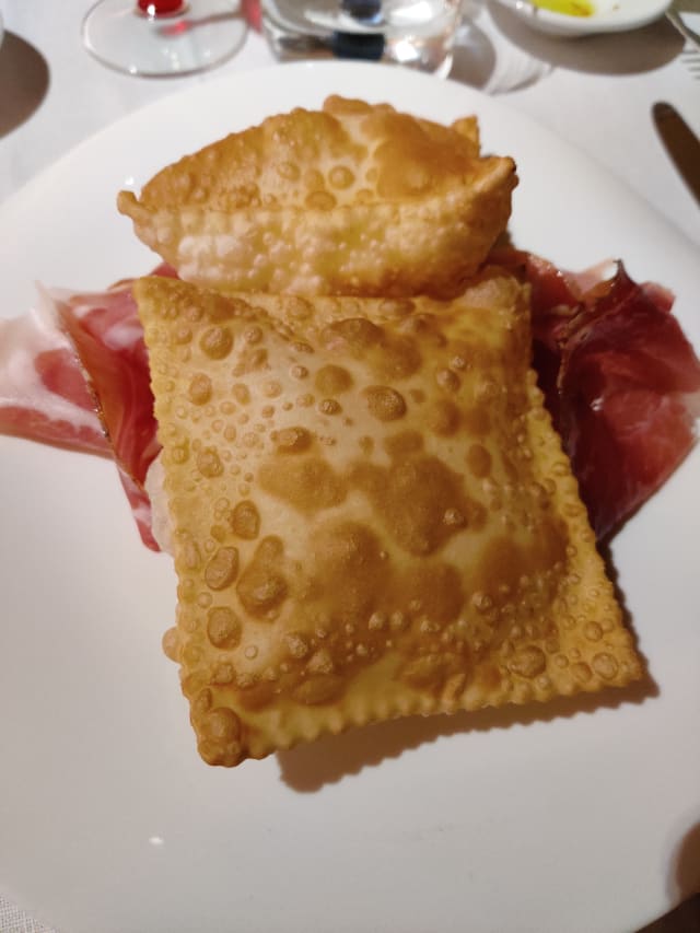 Gnocco fritto con prosciutto di Modena e Culatello di Zibello - Antica Moka, Modena