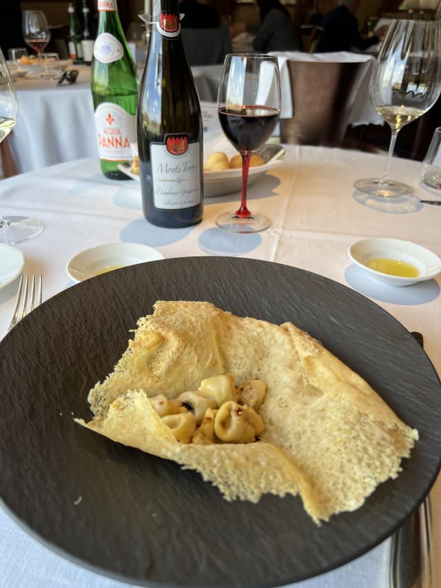 Tortellini di "nonna Sarita" in cialda di Parmigiano con Aceto Balsamico Tradizionale di Modena della nostra acetaia - Antica Moka, Modena