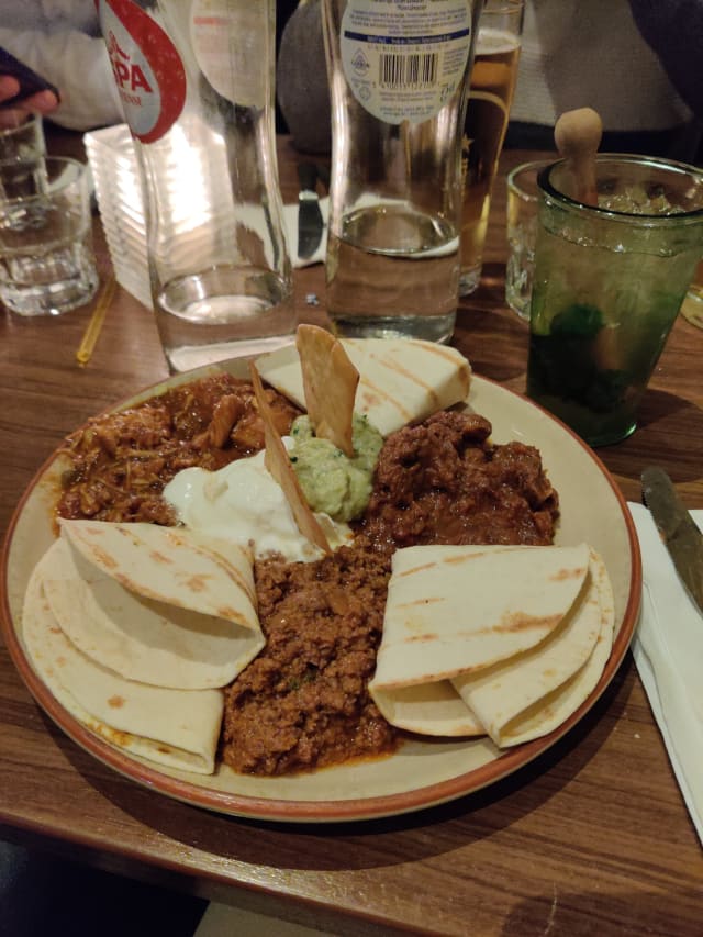 Tortilla gigantes - Alfonso's Mexican & Grill Restaurant