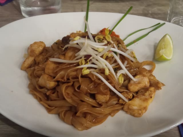 Pad Thai Gai  - Pad Thai