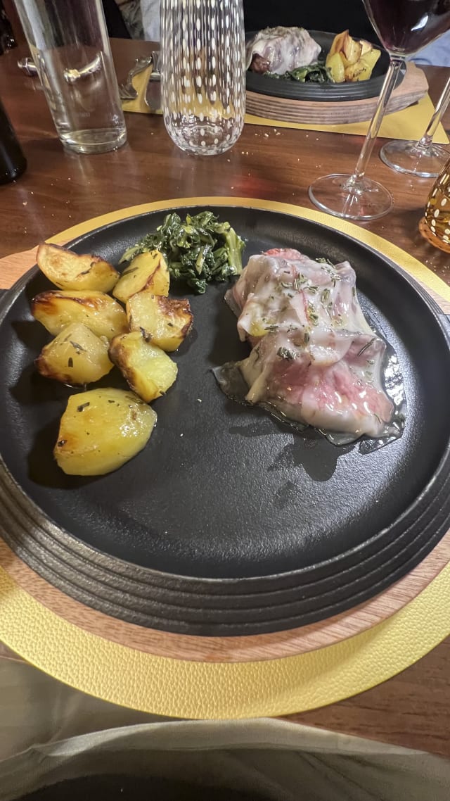 Tagliata di Angus Argentino con lardo di Colonnata e rosmarino - Osteria I Macelli