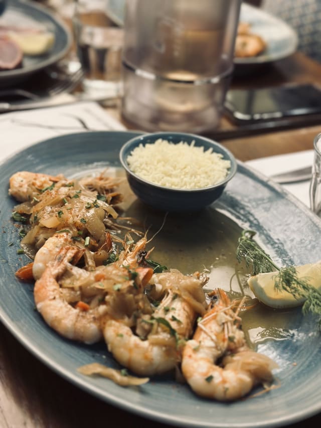 Pan-fried prawns with espelette pepper, basmati rice - Lobineau, Paris