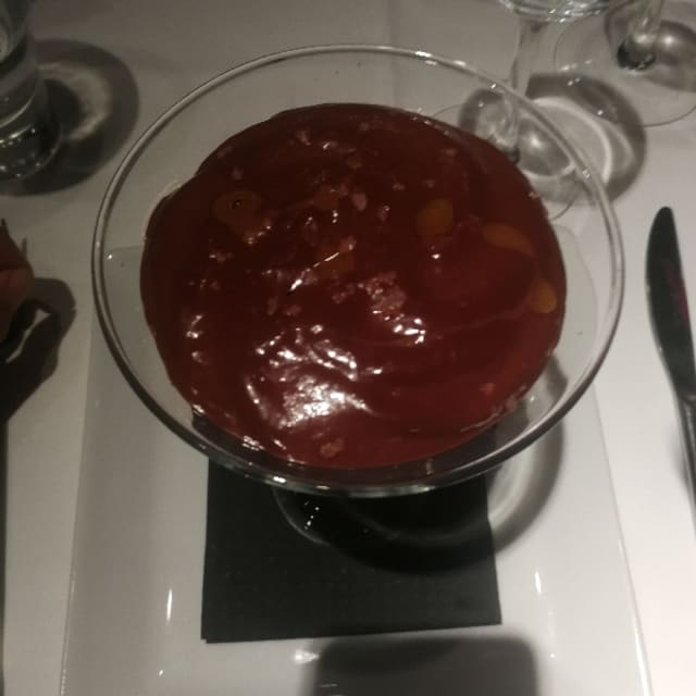 Espuma de chocolate negro, flor de sal, aceite de oliva y migas de briox    - Ferrum, Barcelona