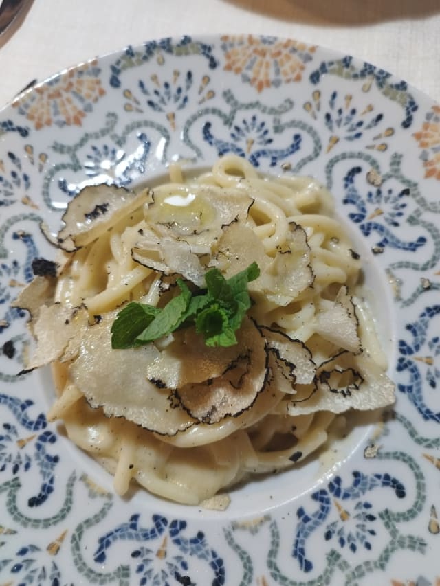 Pici trafilati al bronzo al ragù bianco e scagli di tartufo fresco  - Cacio & Pepe - Via Nazionale, Florence