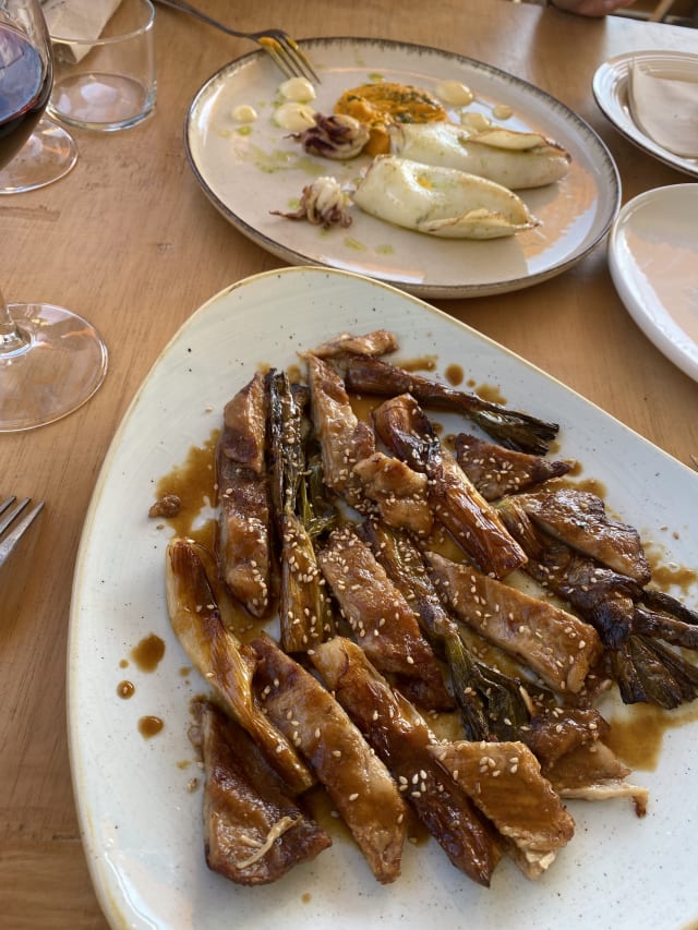 Secreto ibérico a baja temperatura con su guarnición - Viterra , Sant Andreu De Llavaneres