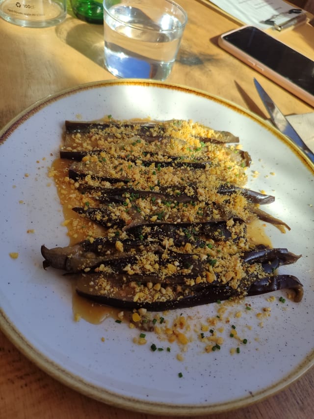 Berenjena asada con salsa de miso y kikos - Viterra , Sant Andreu De Llavaneres