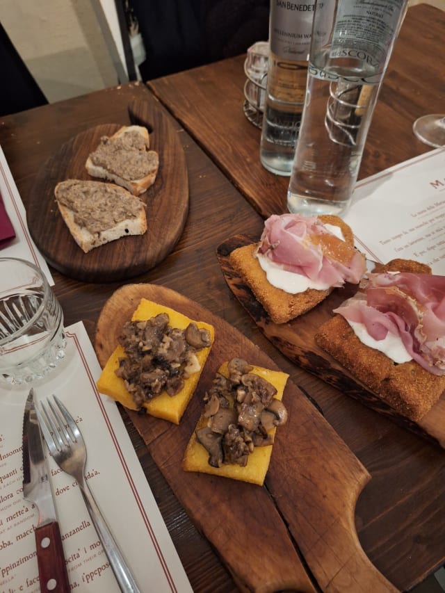 2 bruschette con fegatini al tartufo - Mattacéna, Florence