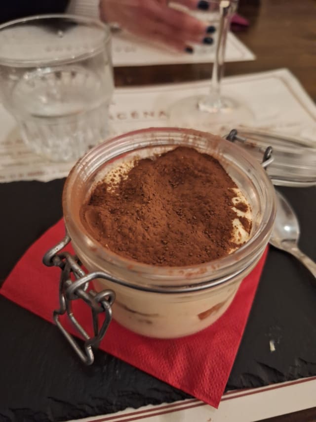 Tiramisù servito come piace a noi - Mattacéna, Florence