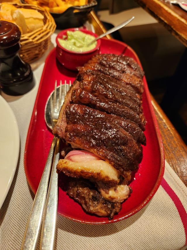 Magret rôti aux sarments de vigne, grosses frites au couteau(pour deux) - Afaria, Paris