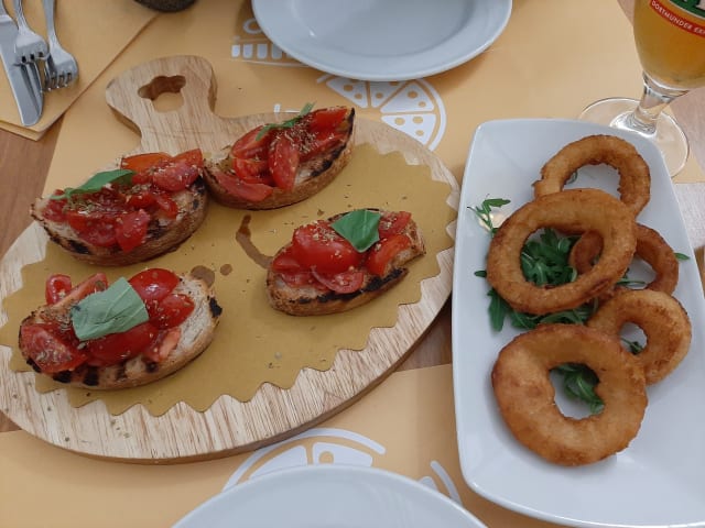 bruschette al pomodoro - Ristorante Anfiteatro Pompei, Pompei