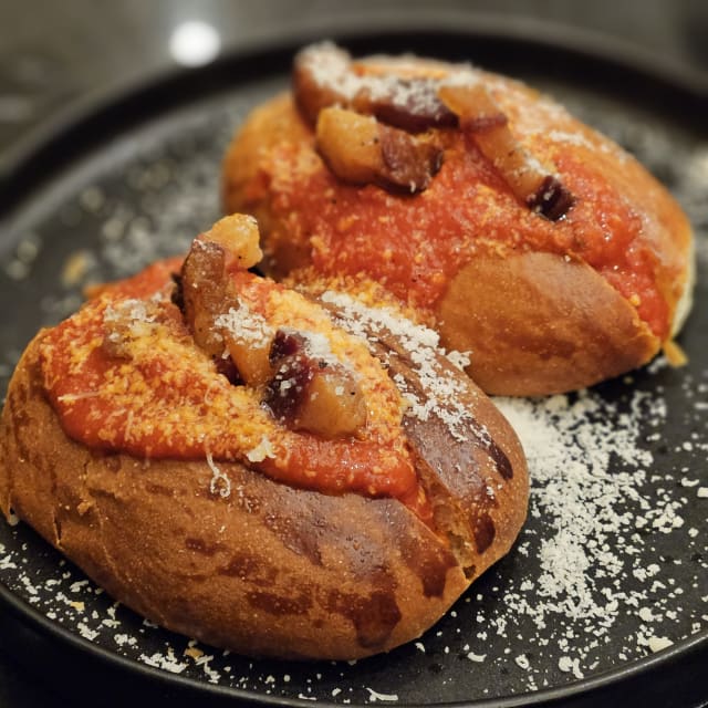 Maritozzo romano artigianale all’amatriciana - Sospiro Trastevere, Rome