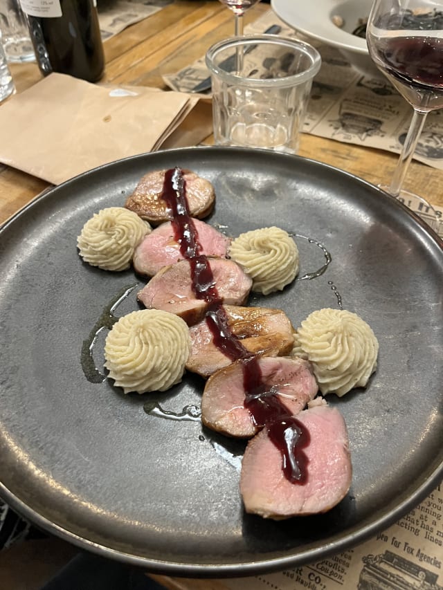 Filetto di maiale cotto a bassa temperatura, riduzione al Morellino e purè - Bistrot 19