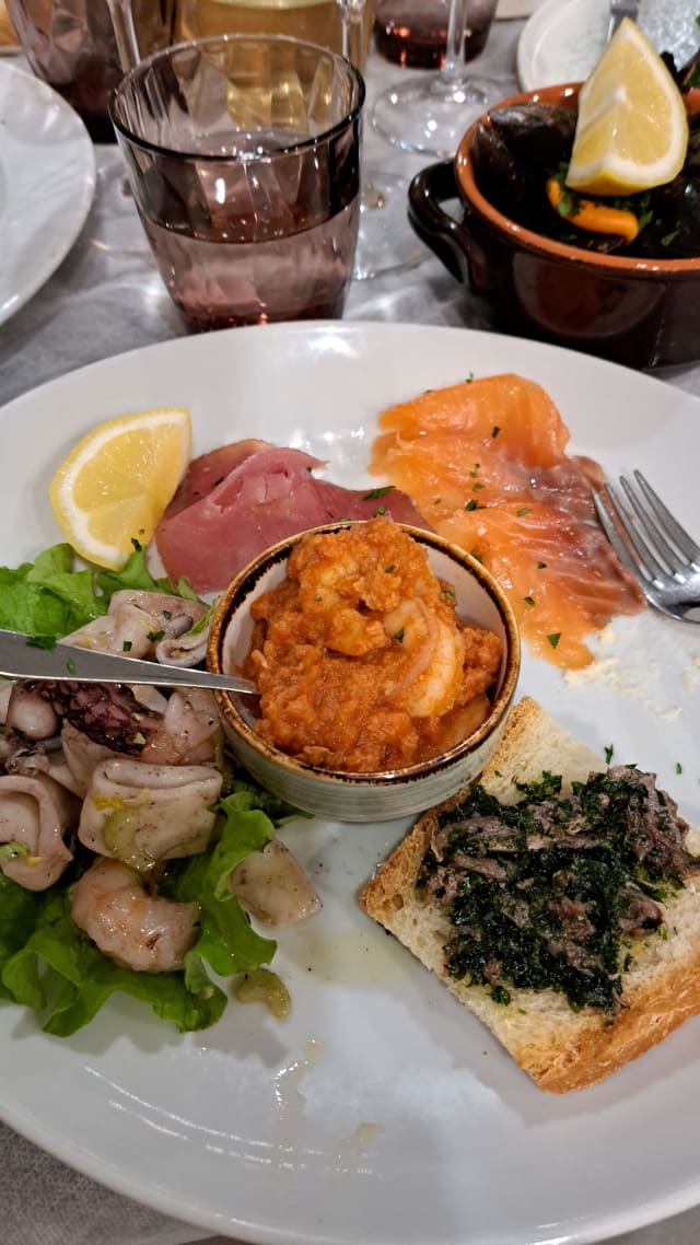 Selezione di antipasti di mare - Trattoria della Rana