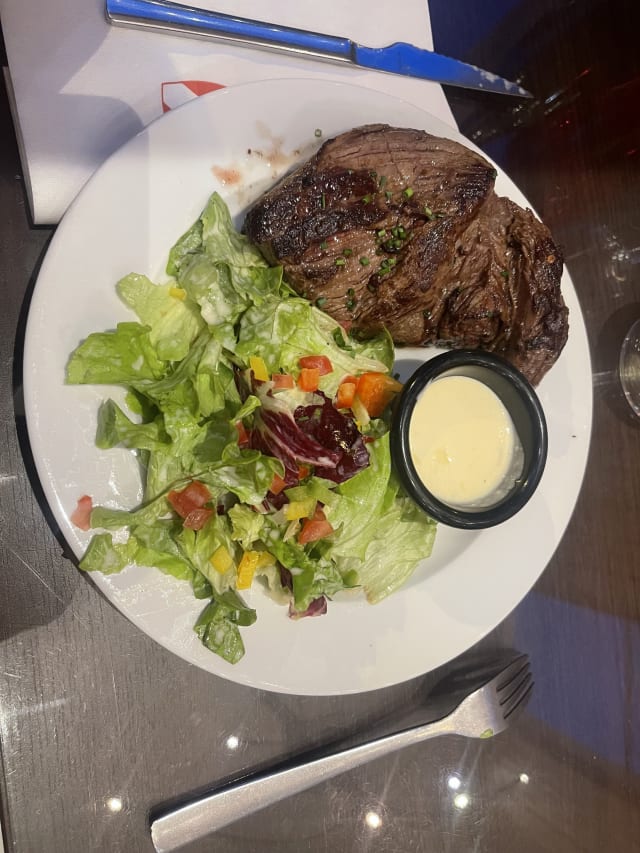 Pavé de cœur de rumsteck, sauce reblochon* - Le Chalet Savoyard