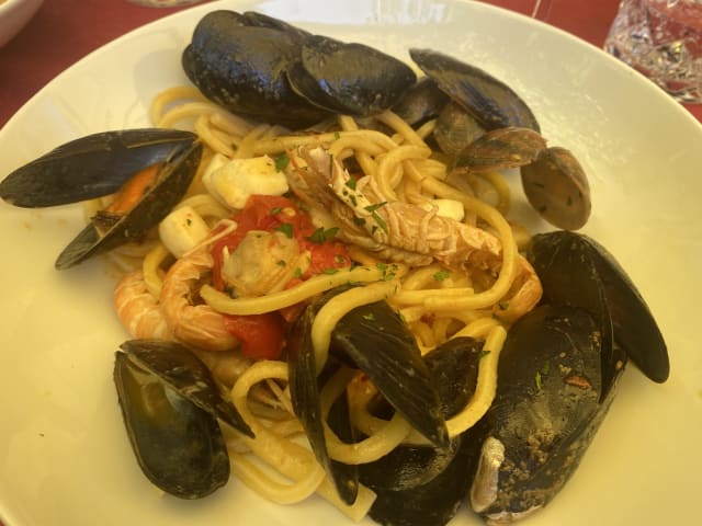 Spaghetti fatti a mano con frutti di mare - Gambero