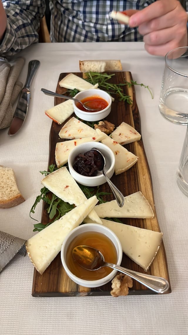 Degustazioni di pecorini con miele e marmellate - Osteria del Giglio, Florence