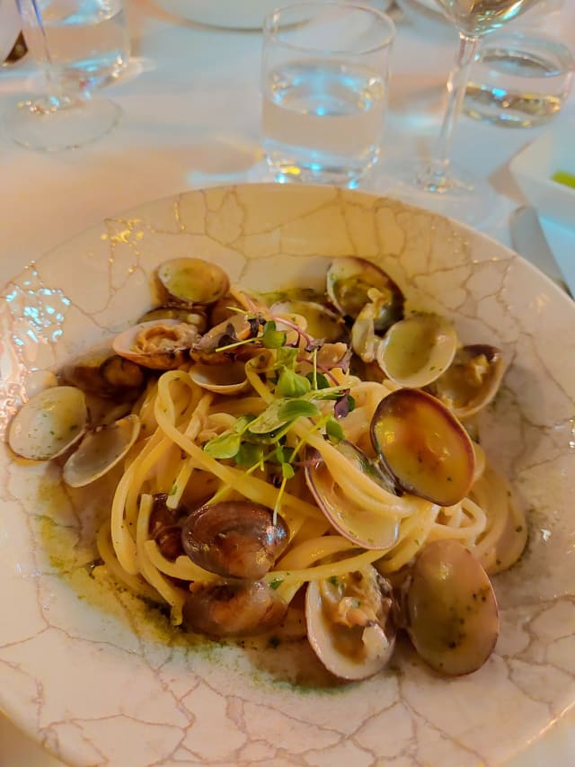 Spaghettoni di gragnano gerardo nola con vongole e lime  - Le Maschere