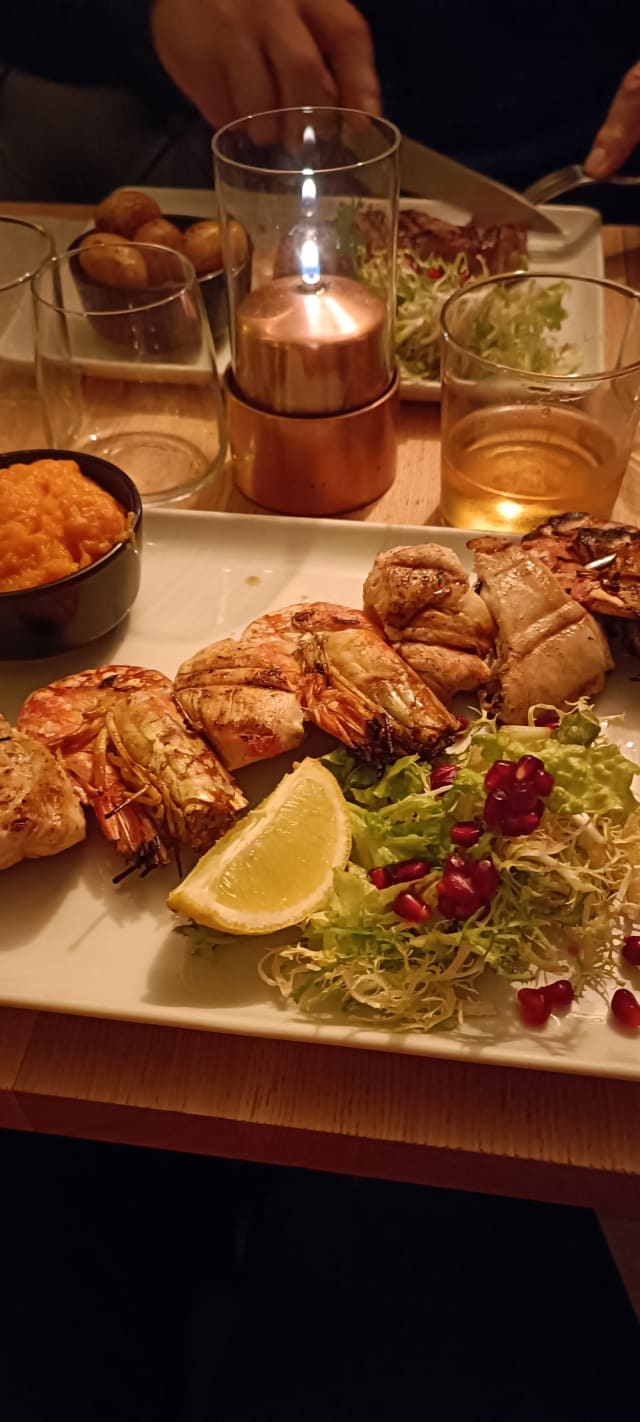 Chicken & Wild King Prawns brochette - Santa Carne