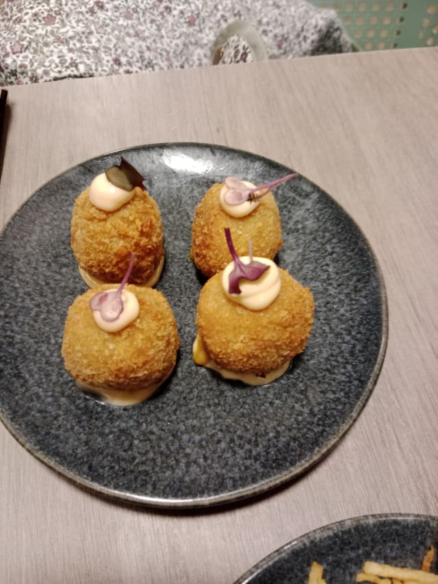 Croquetas de corazón fundido - Canalla Food & Drinks