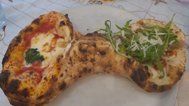 Pizza tre re (3 gusti) - Ristorante Pizzeria 7Soldi dal 1962, Naples