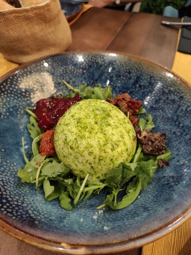 Ensalada de burrata - Okapi Gastrobar, Madrid