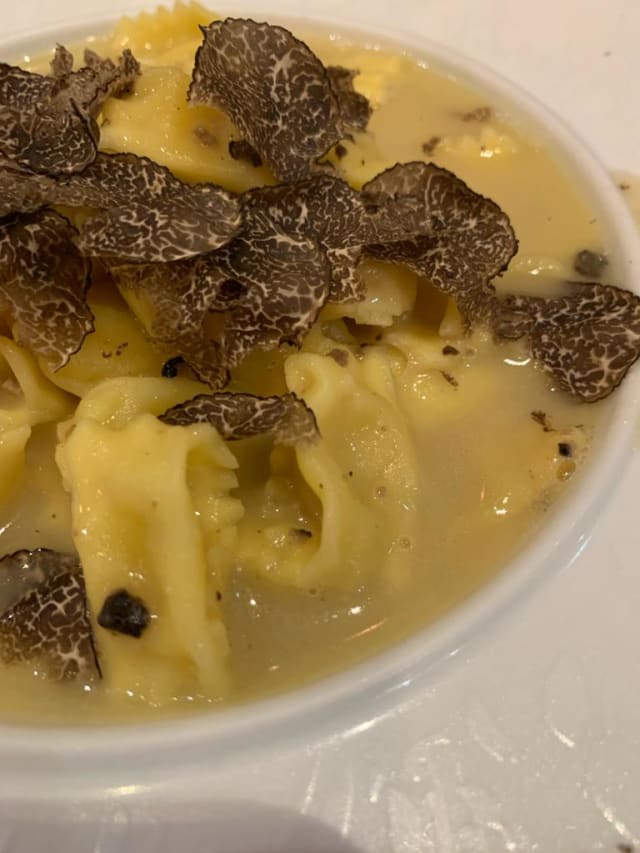 Mini ravioles dans sa nage de parmesan et Truffes noires - Truffes Folies 8ème, Paris