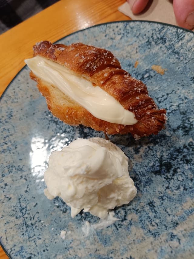 Brioche frito con crema catalana (2 uni) - Malparits, Badalona