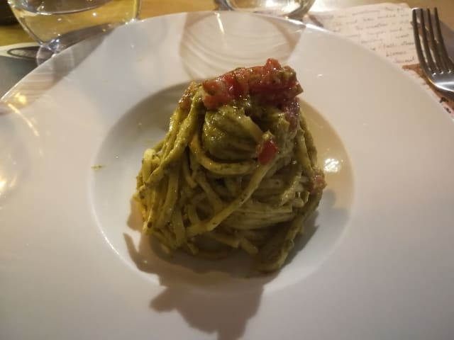 umbrichelli pesto e pomodorini - Ristoria dei Monaldeschi