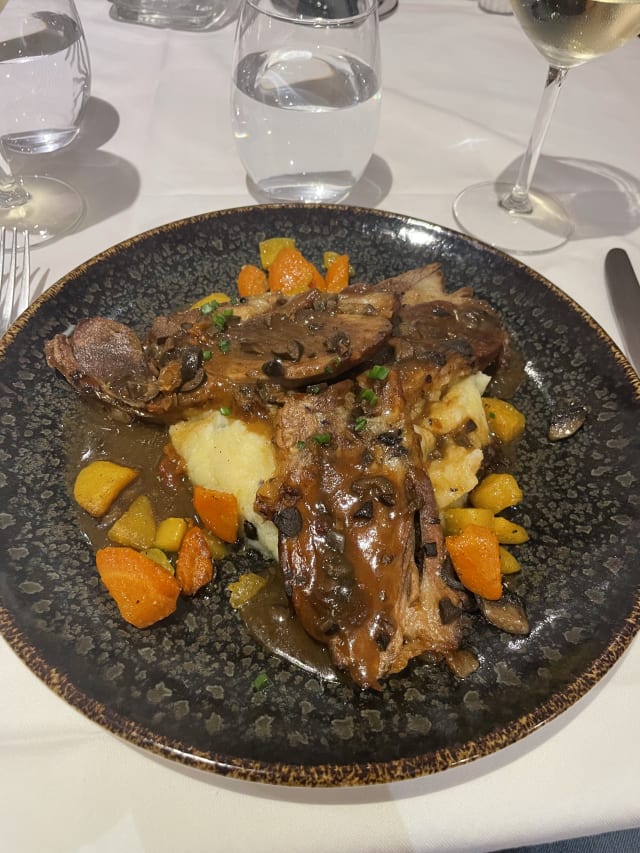 L' agneau, braisé à la provençale et son jus de cuisson - Les Pléiades