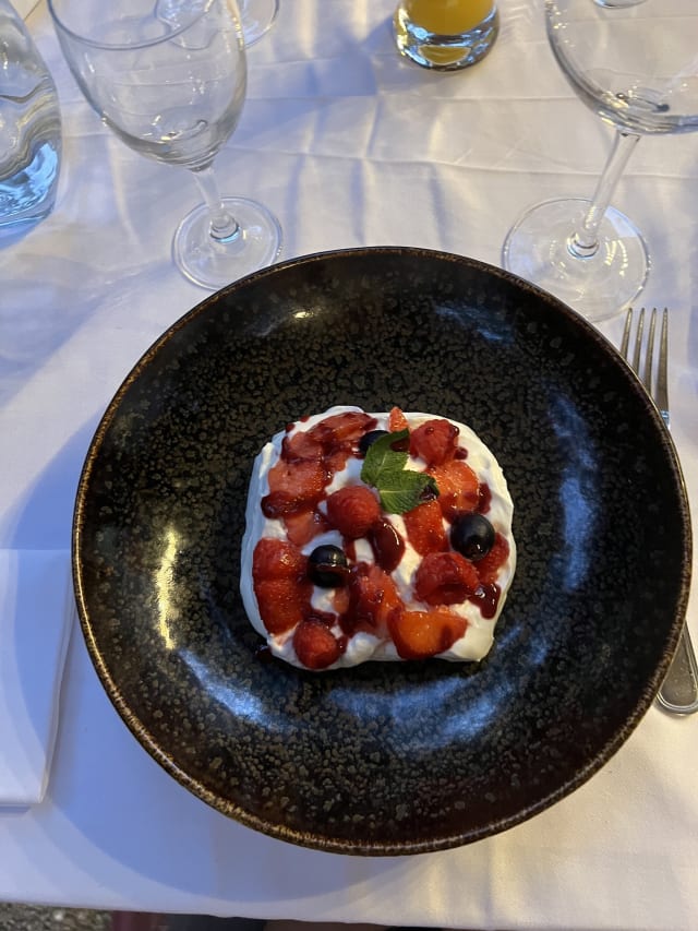 Pavlova aux fruits - Les Pléiades, Barbizon