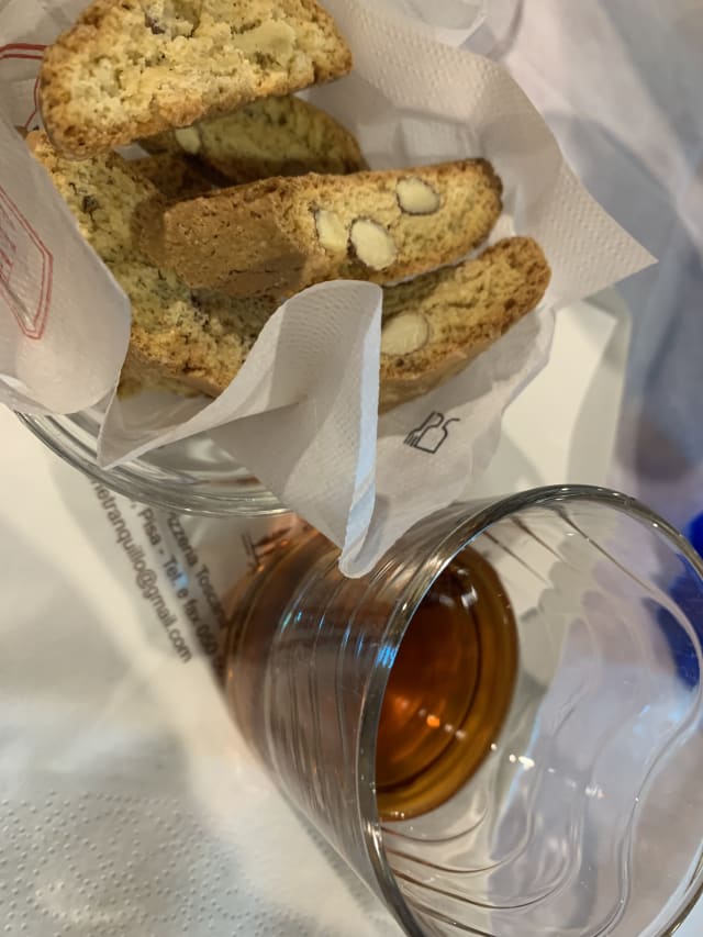 Cantuccini con vin santo - Trattoria Pizzeria Toscana, Pisa