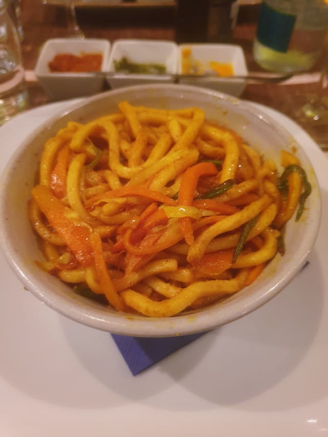 Veg Chow Mein - Achar, Milan